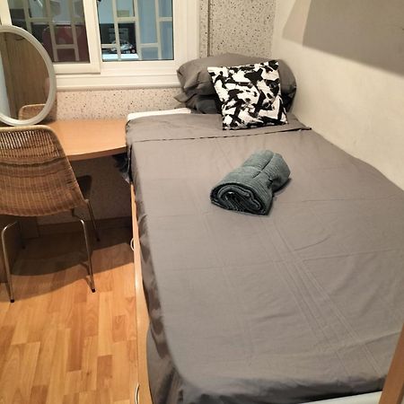 Habitacion En Piso Compartido Cerca Del Camp Nou L'Hospitalet de Llobregat Dış mekan fotoğraf